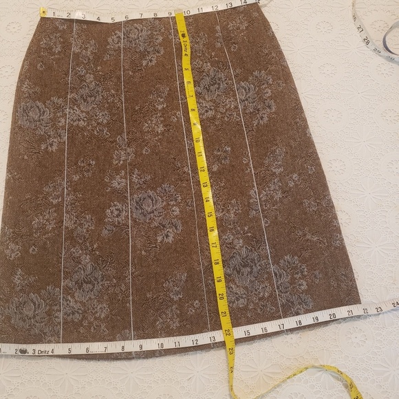 Ann Taylor A- Line Skirt, Sz 6 - Picture 6 of 8